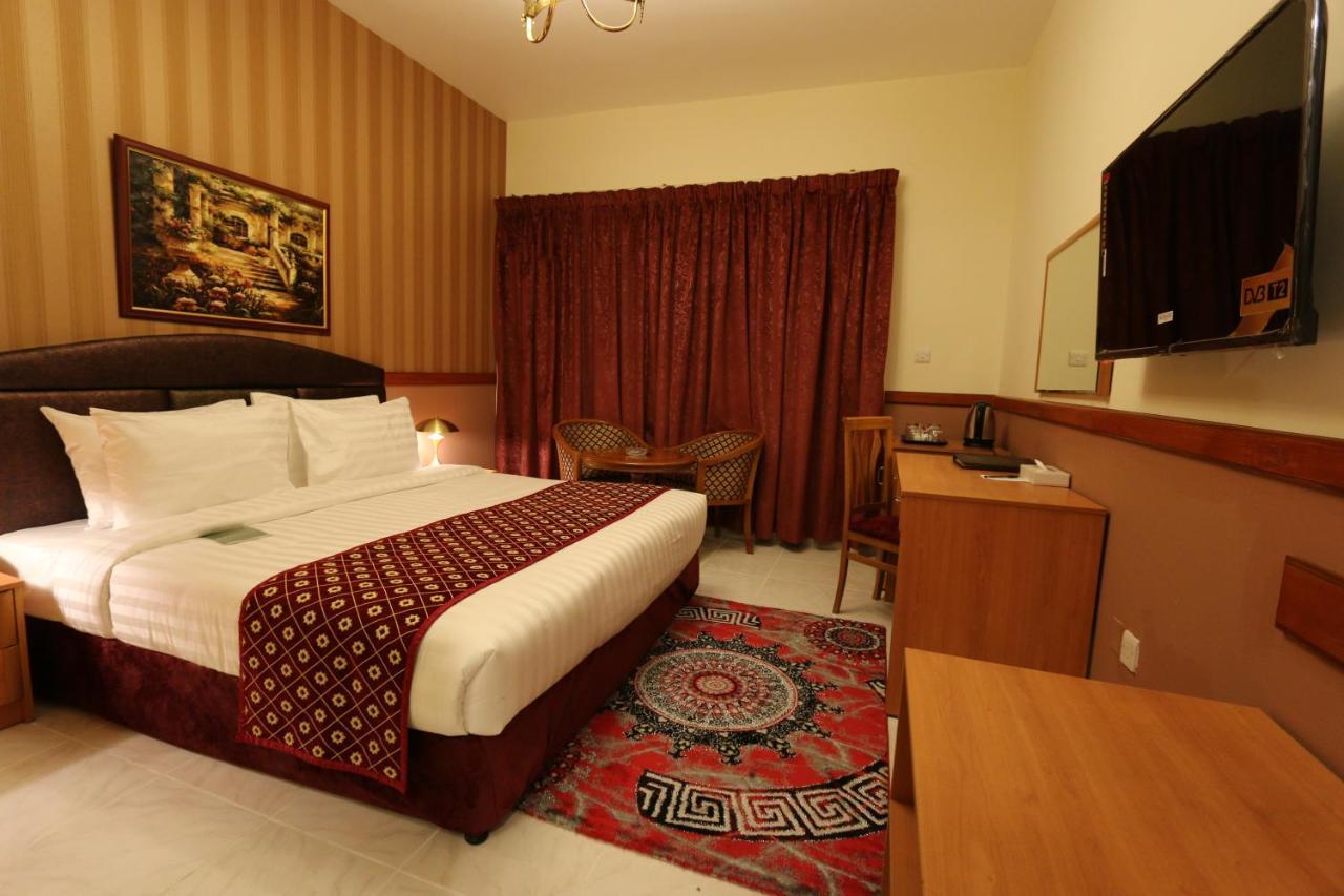 New California Hotel Dubai Bagian luar foto