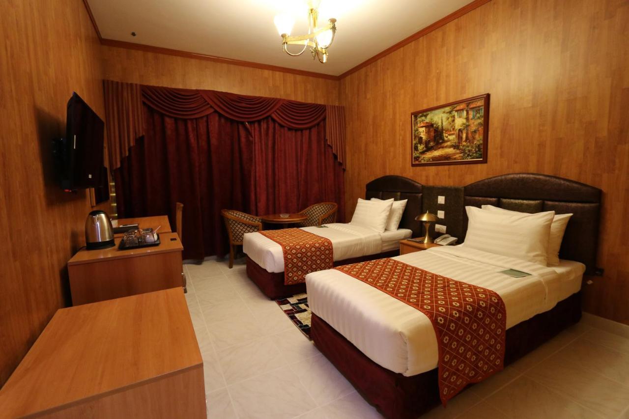 New California Hotel Dubai Bagian luar foto