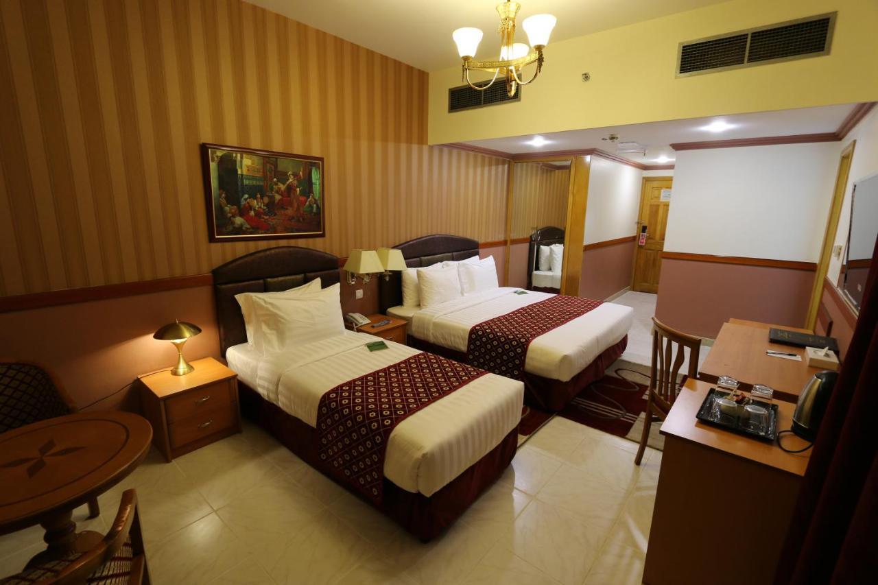 New California Hotel Dubai Bagian luar foto