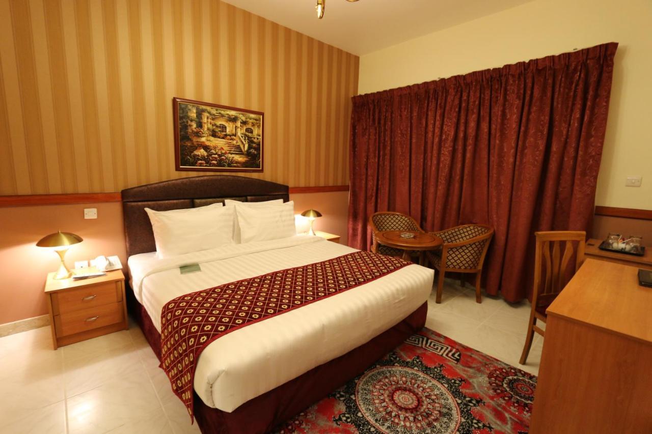 New California Hotel Dubai Bagian luar foto