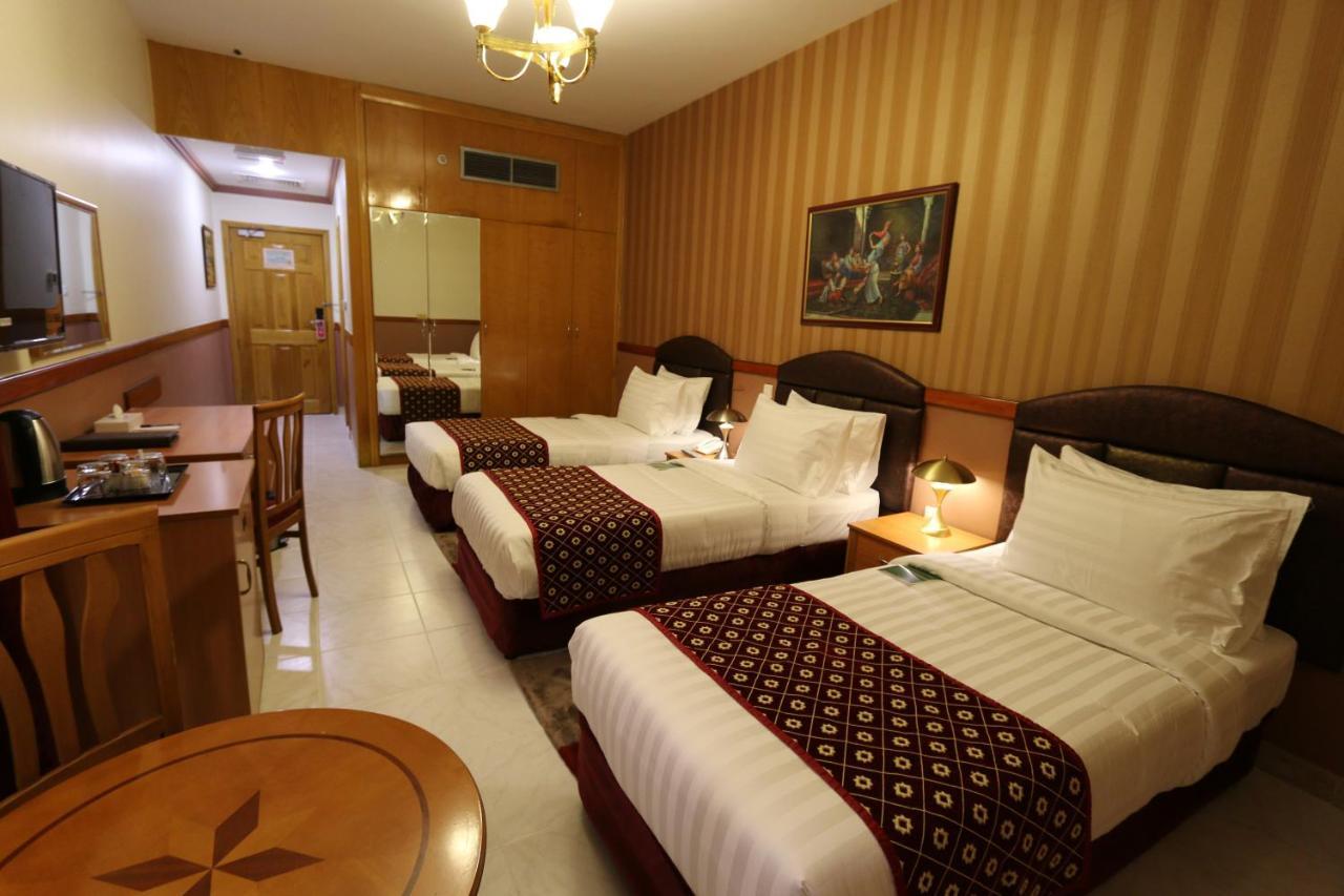 New California Hotel Dubai Bagian luar foto