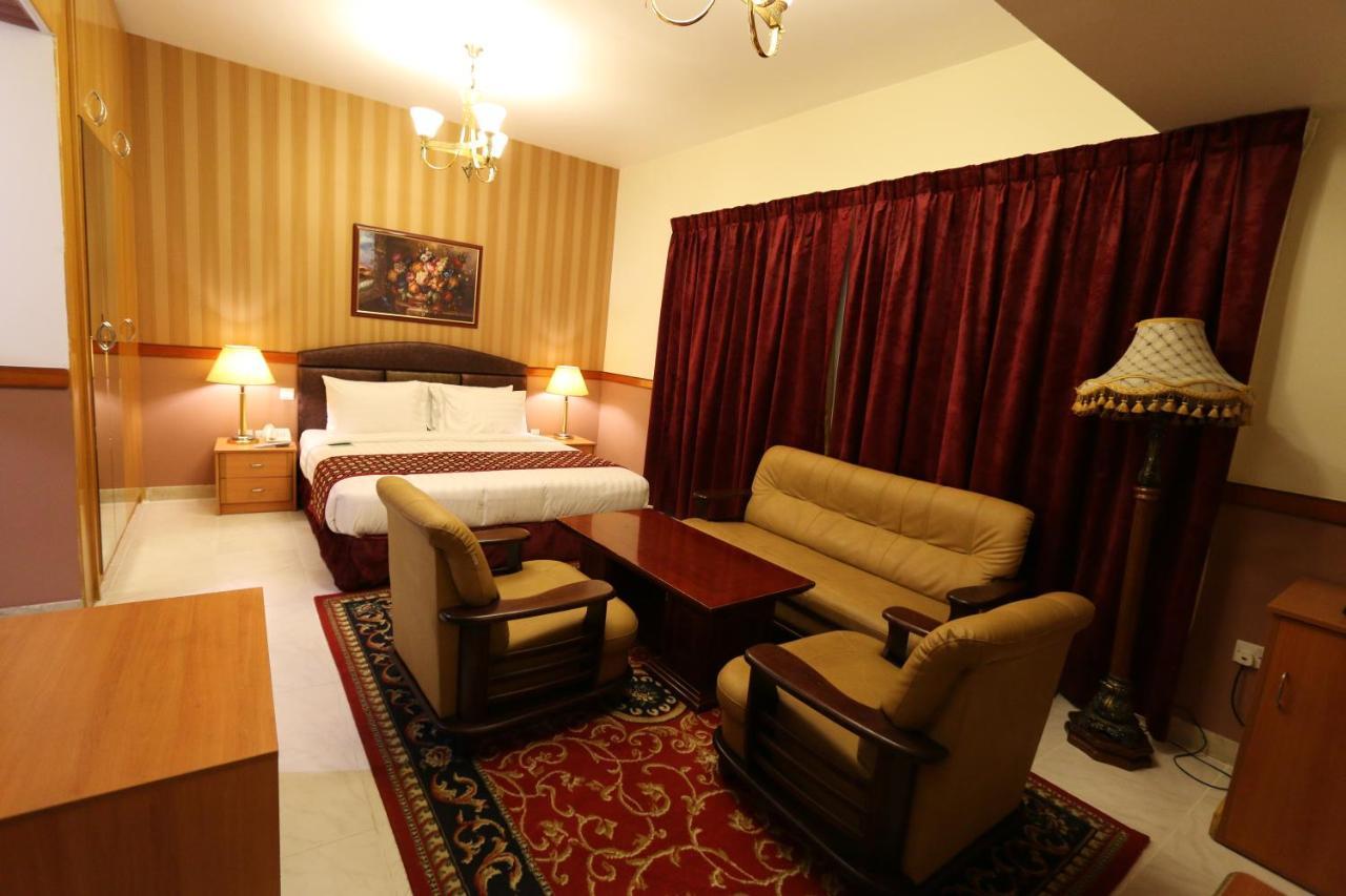 New California Hotel Dubai Bagian luar foto