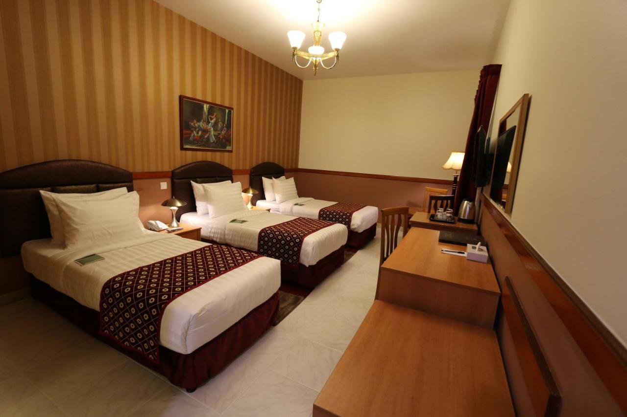 New California Hotel Dubai Bagian luar foto