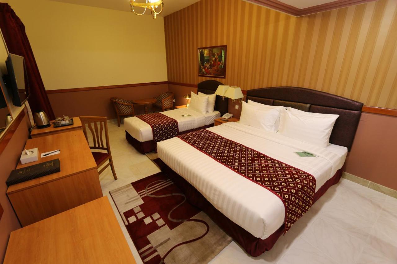 New California Hotel Dubai Bagian luar foto