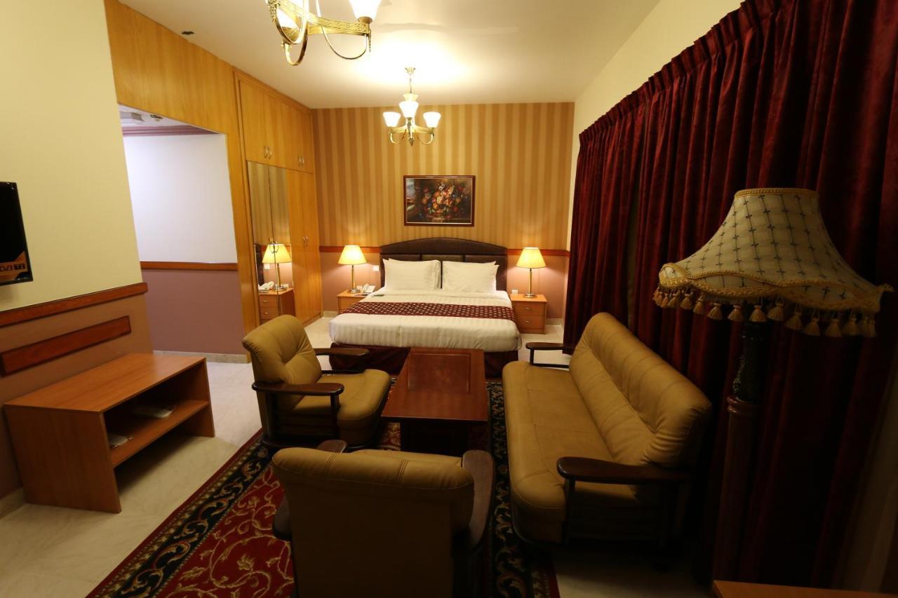New California Hotel Dubai Bagian luar foto