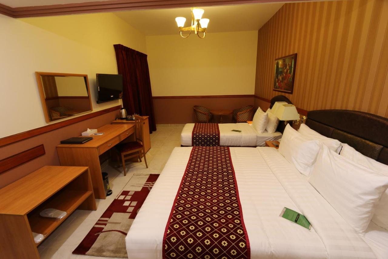 New California Hotel Dubai Bagian luar foto