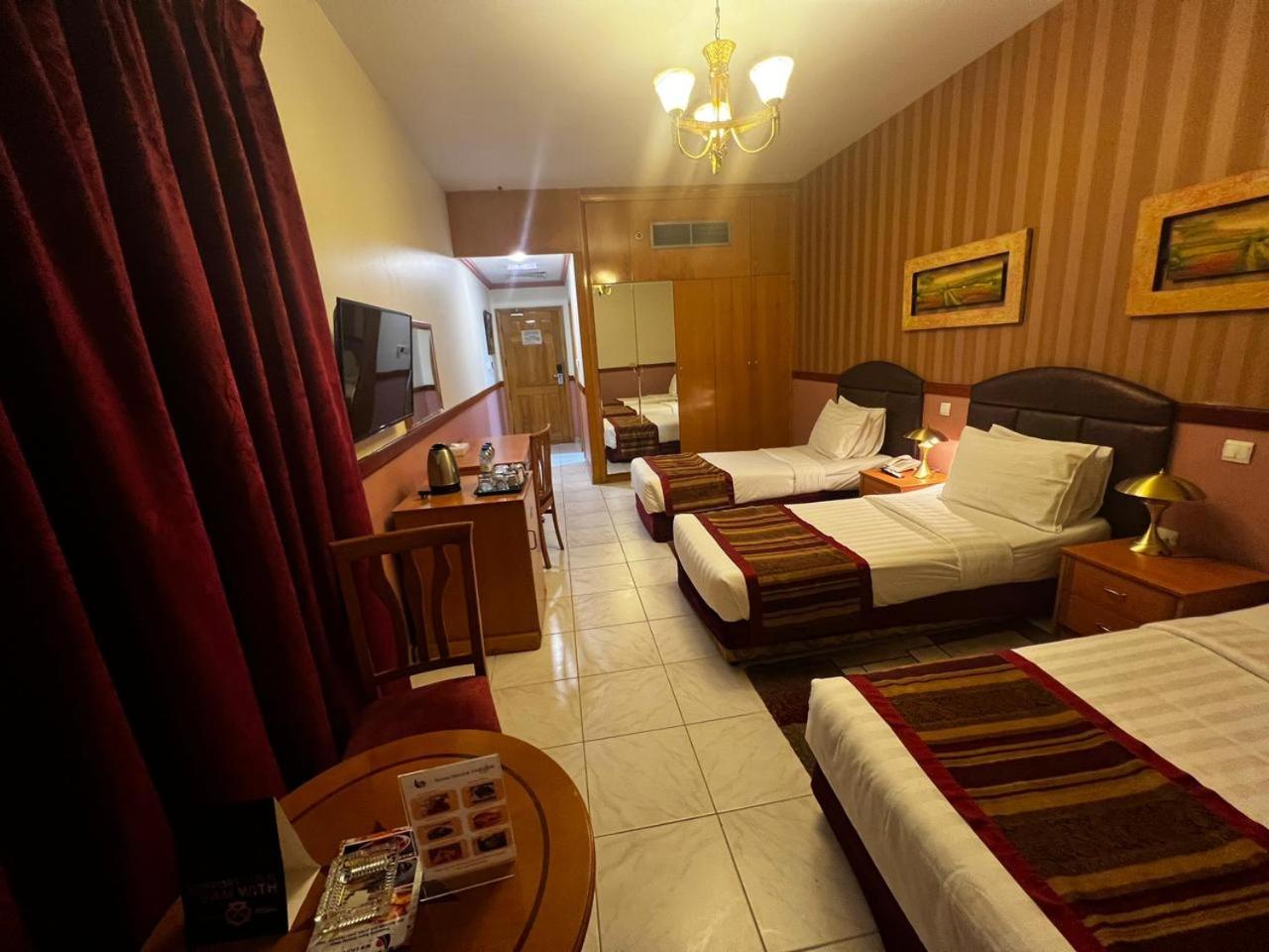 New California Hotel Dubai Bagian luar foto