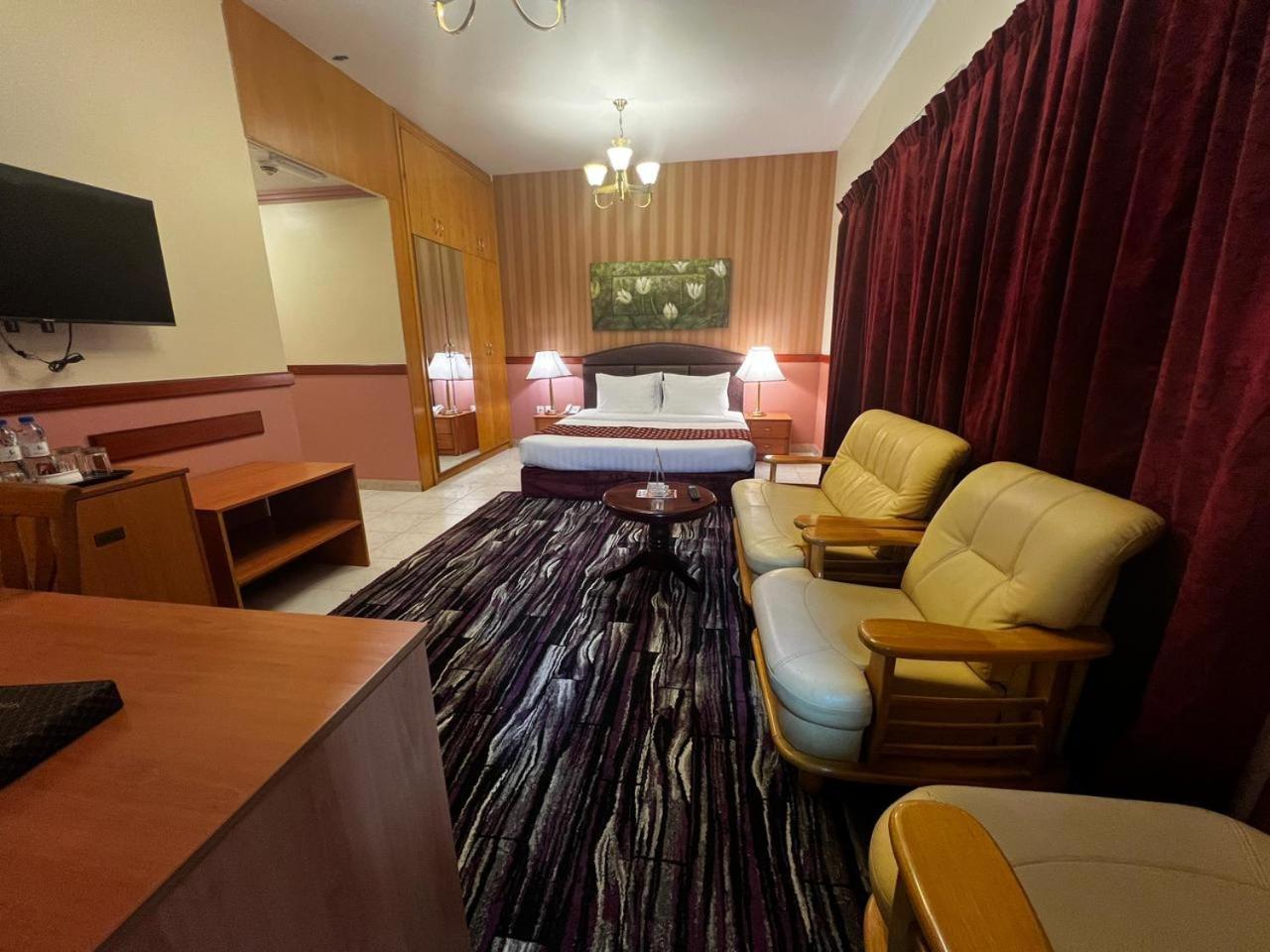 New California Hotel Dubai Bagian luar foto