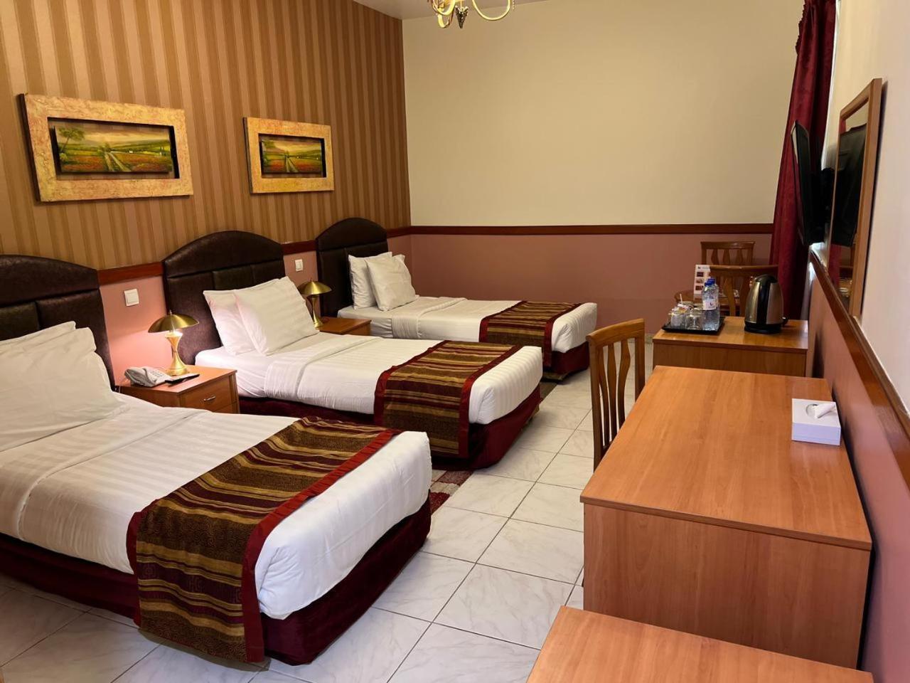 New California Hotel Dubai Bagian luar foto